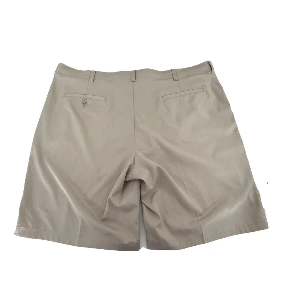 PGA TOUR Men's Golf Shorts Beige Size 42 Flat Front Stretch Pockets